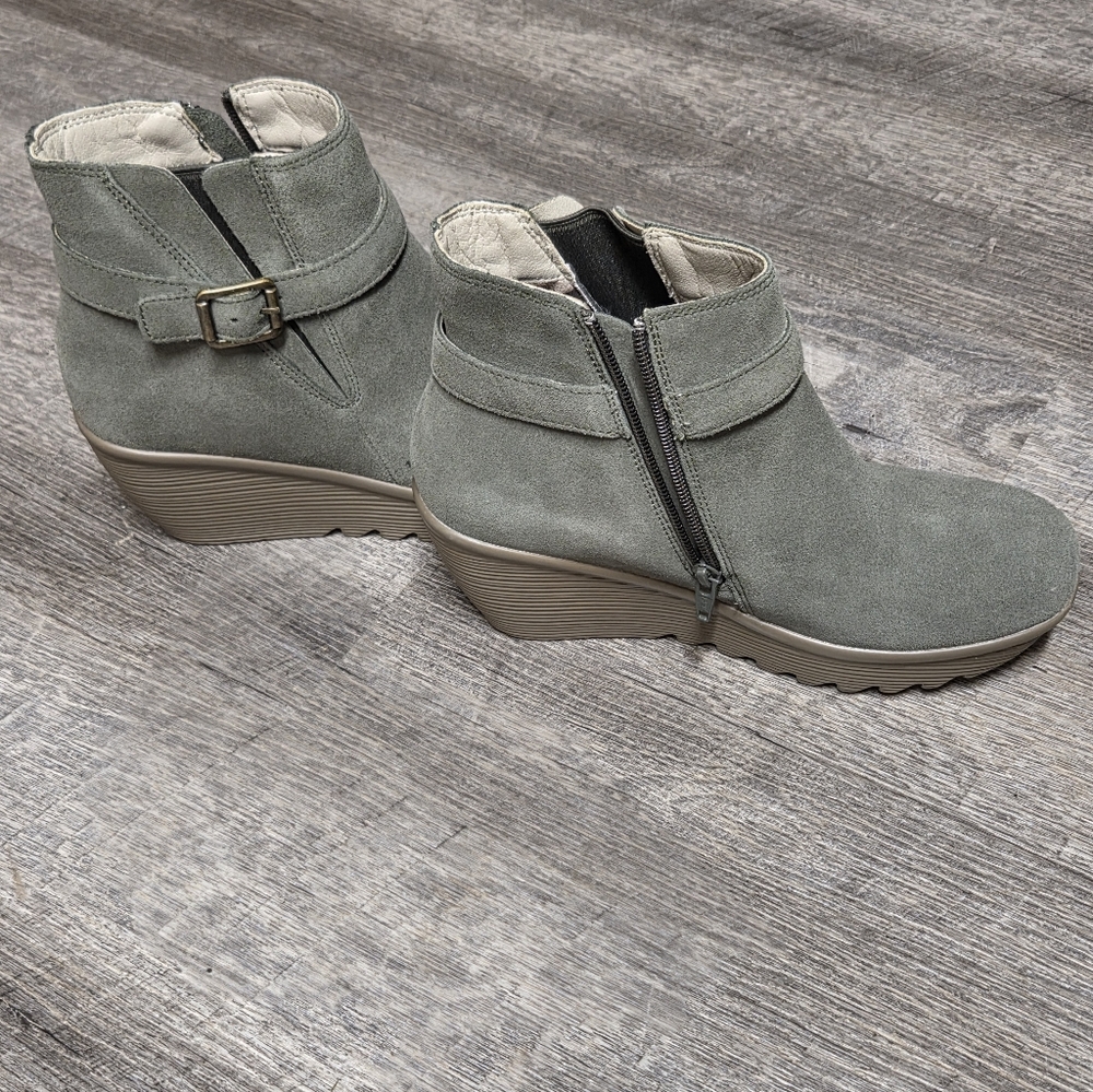 Skechers Air-Cooled Memory Foam Wedge Booties Size 7.5